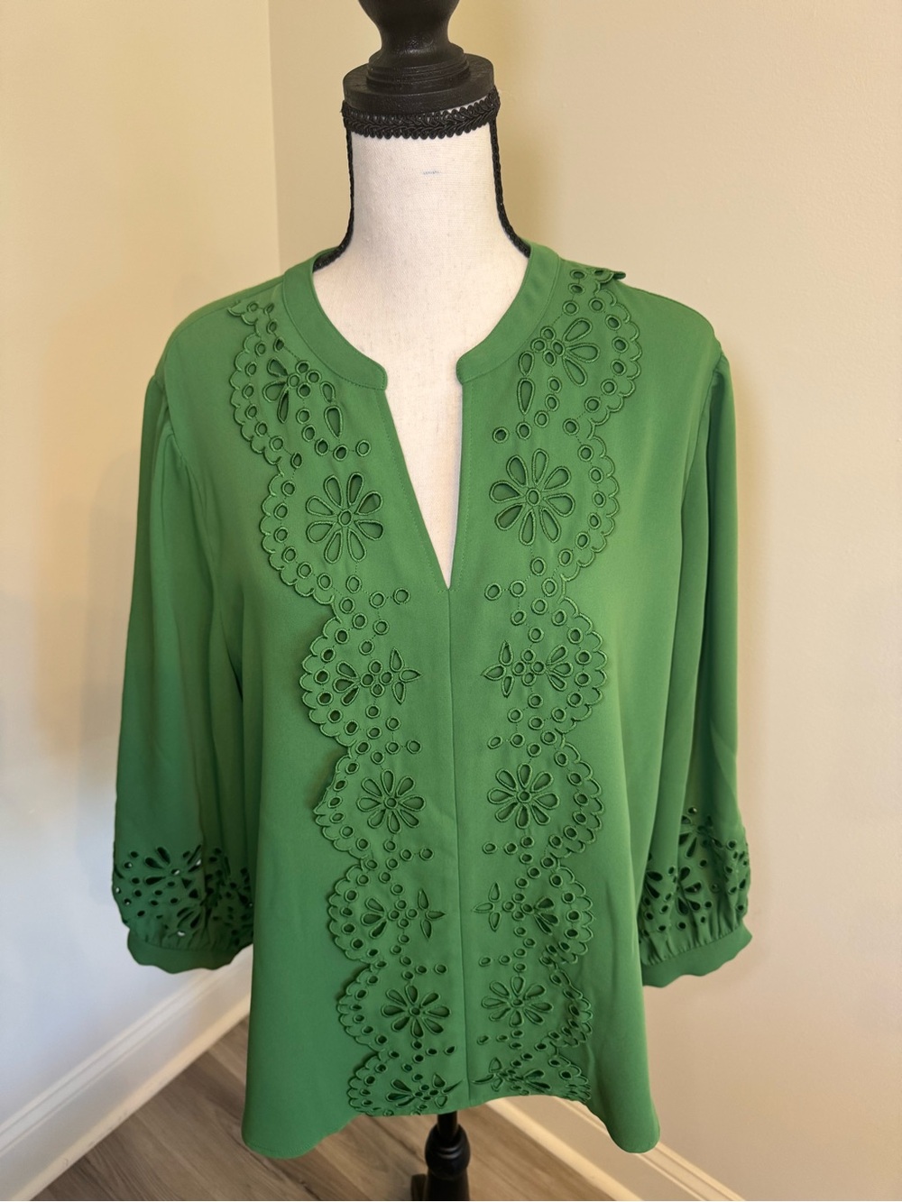 Chico's Green Eyelet-Trim Three-Quarter Sleeve Blouse